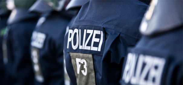 Polizei Gewerkschaft Rassismus, Petition © Shutterstock, bearbeitet by iQ