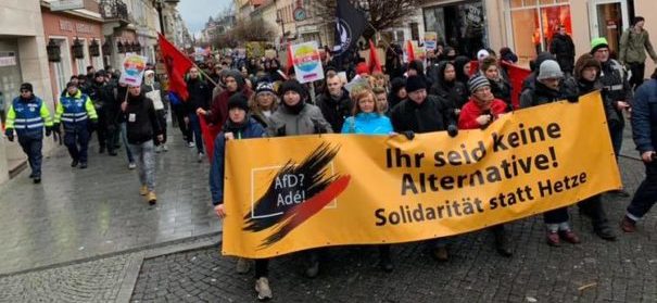 Protestzug gegen die AfD in Riesa (c)facebook, bearbeitet by IslamiQ