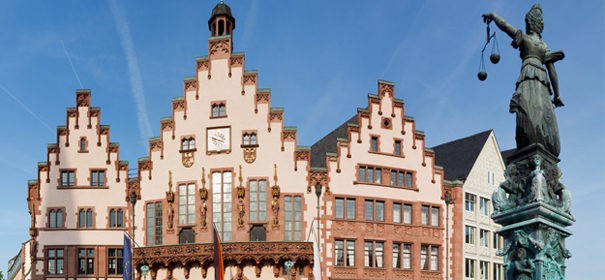 Frankfurter Rathaus © Shutterstock, bearbeitet by iQ