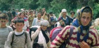 Tausende Bosniaken flüchten aus Bosnien © Anadolu Images, bearbeitet by iQ