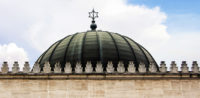 Symbolbild: Synagoge © Shutterstock, bearbeitet by iQ.