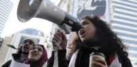 Muslime demonstrieren gegen steigenden antimuslimischen Rassismus © shutterstock, bearbeitet by iQ