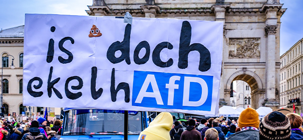 Demos gegen Rechts in Berlin © shutterstock, bearbeitet by iQ