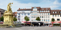 Symbolbild: Marktplatz in Mannheim © shutterstock, bearbeitet by iQ