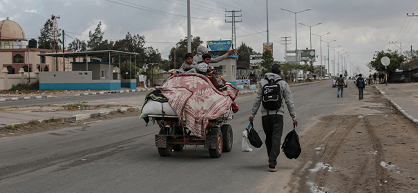 Palästinenser evakuieren Rafah © Anadolu Images, bearbeitet by iQ.