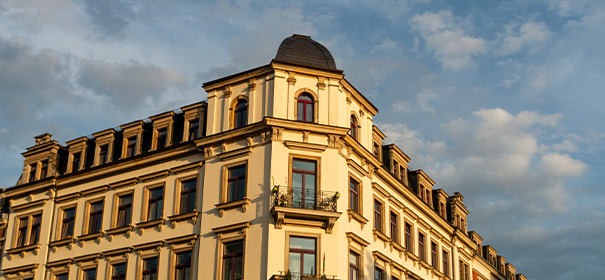 Symbolbild: Immobilien in Dresden © shutterstock, bearbeitet by iQ