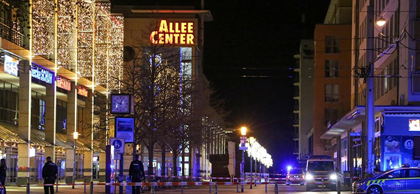 Innenstadt von Magdeburg - Polizeiabsperrungen @ Anadolu Ajans, bearbeitet by iQ.